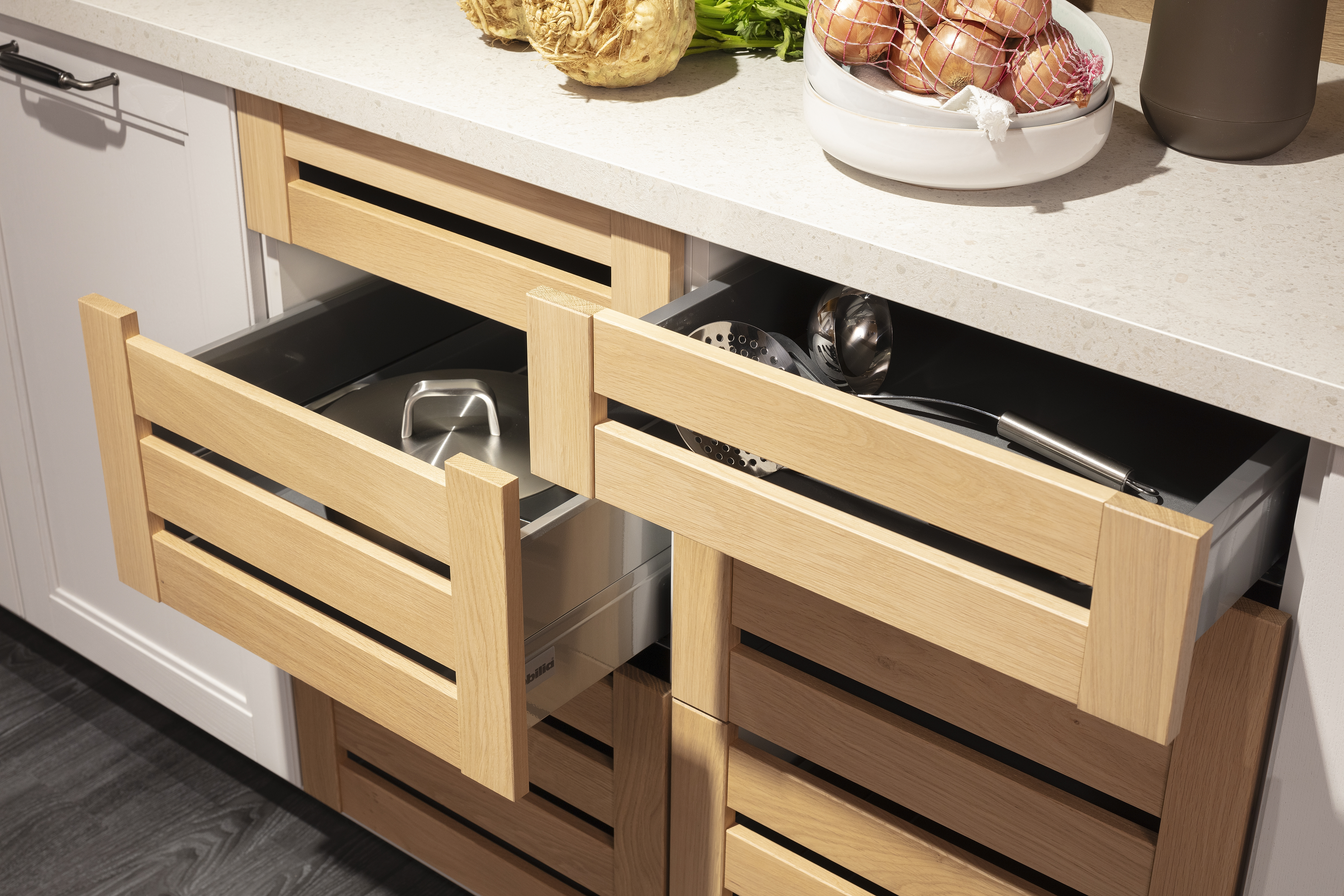 2023 Nobilia  Landhaus offene Schubladenauszüge