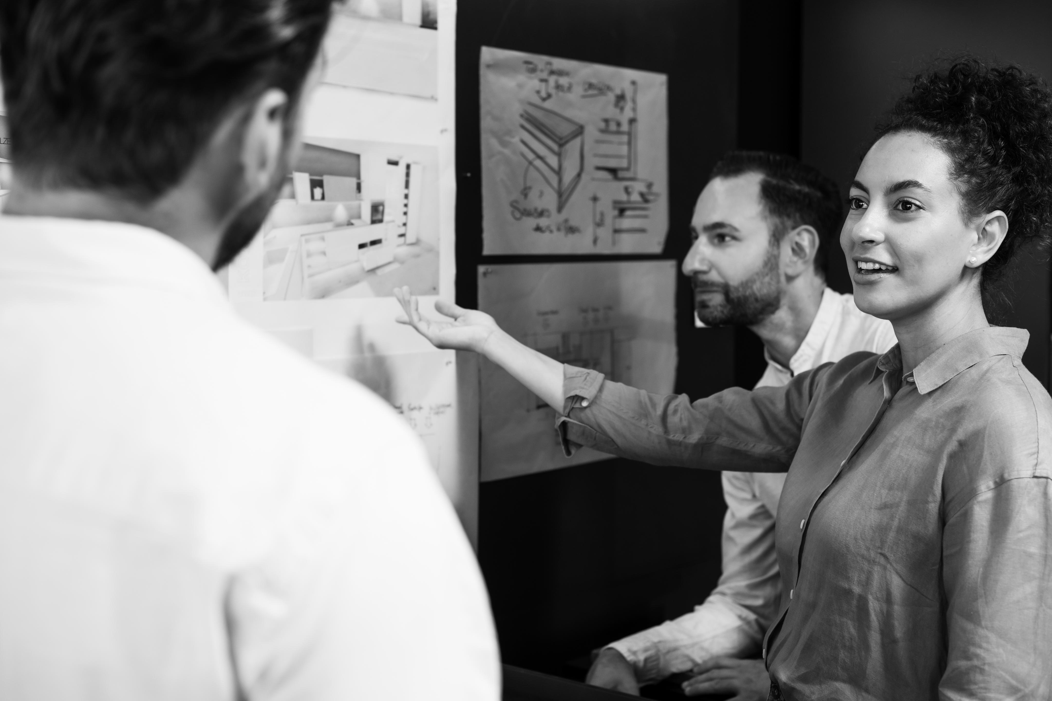 kw_sw_Werbemotiv_Beratung_2023_Juliana_Benjamin_Dalfert_01_Capture0010-10_sw (1).jpg