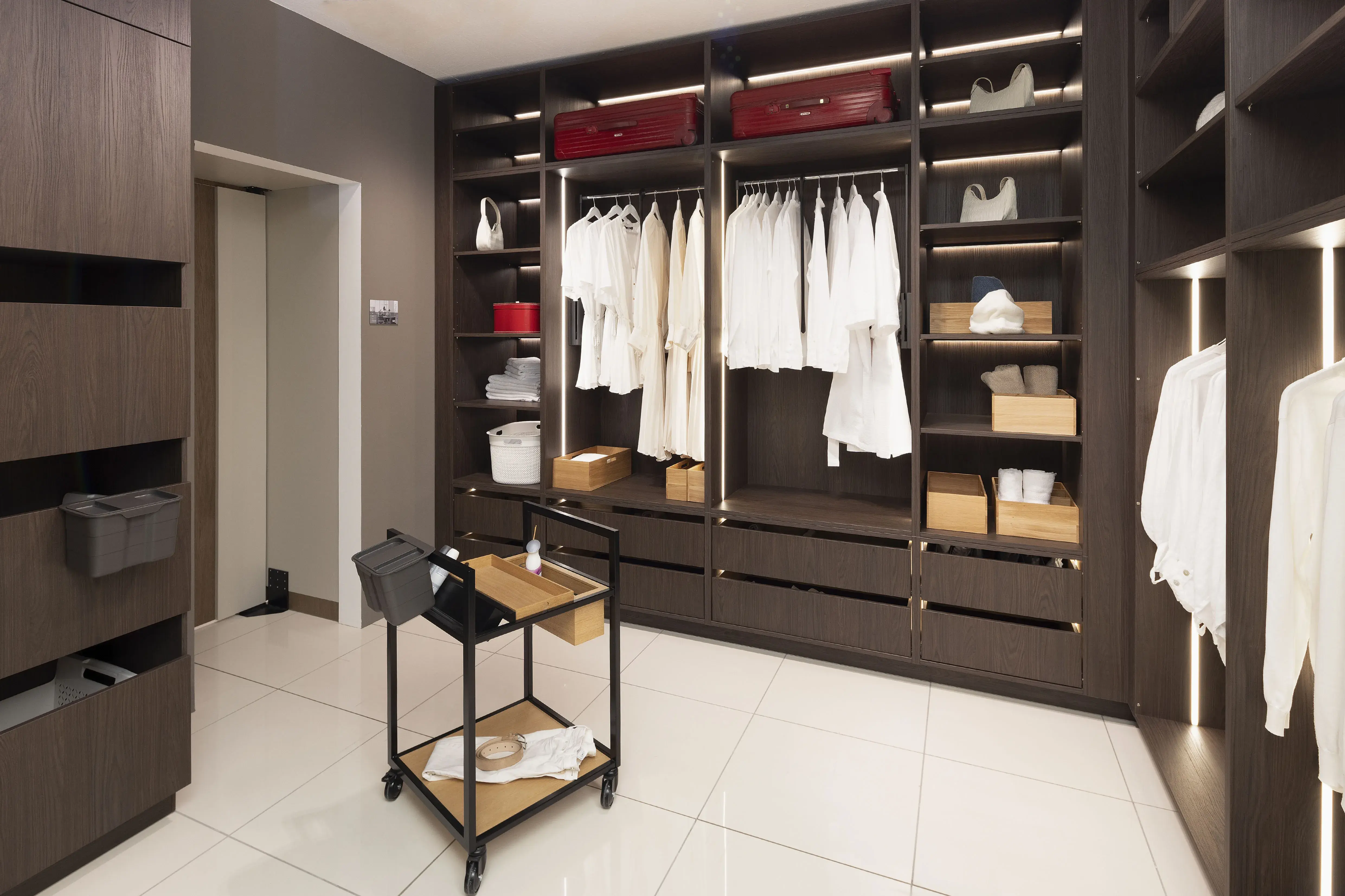 BALLERINA Kleiderschrank Dark Maron mit integrierter Beleuchtung